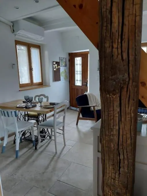 La Petite Maison Bleue Mouret Holiday home