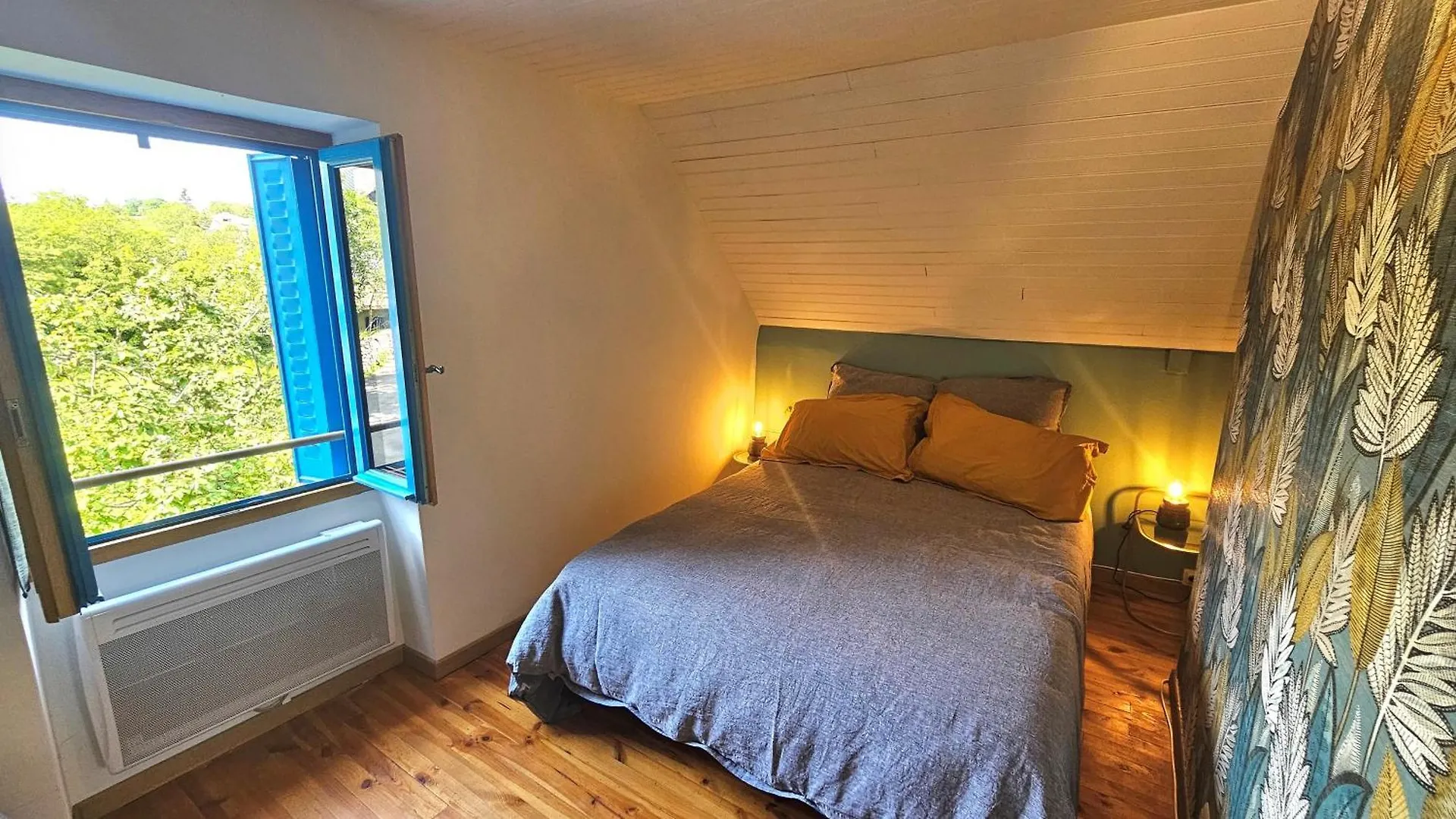 La Petite Maison Bleue Mouret France
